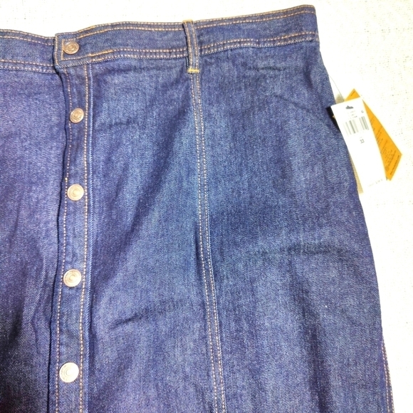 Polo Ralph Lauren Denim & Supply Pencil Skirt. Denim front buttons, Back Pockets - Picture 4 of 15
